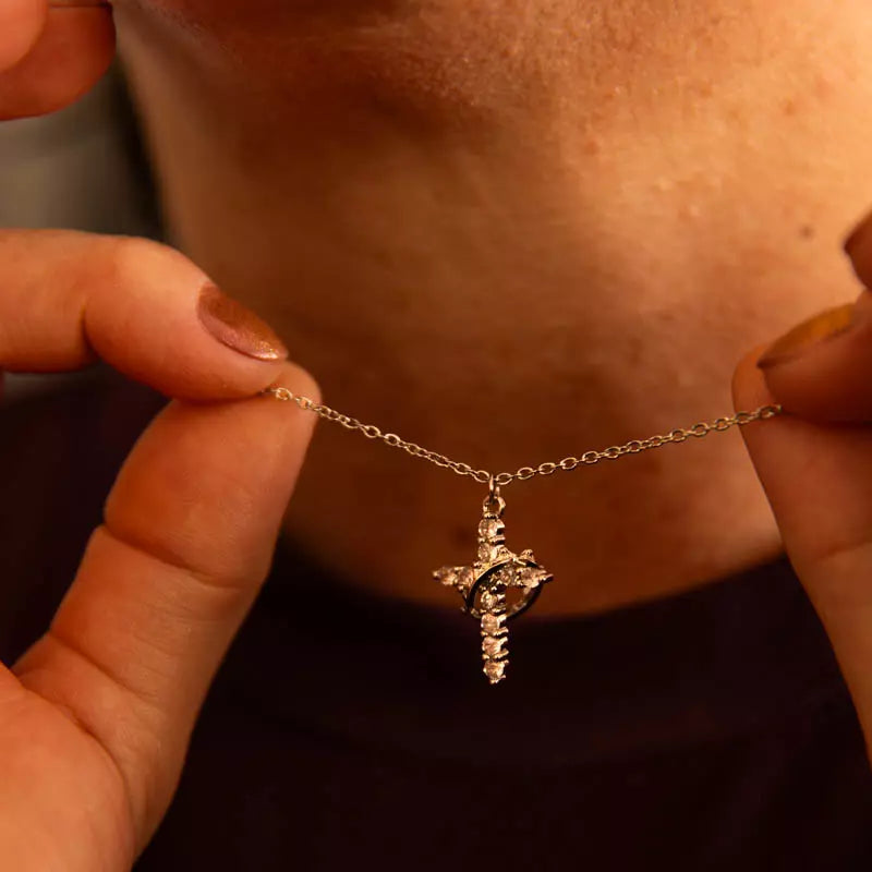 Colar Cruz e Coroa de Cristo – Ouro e Prata