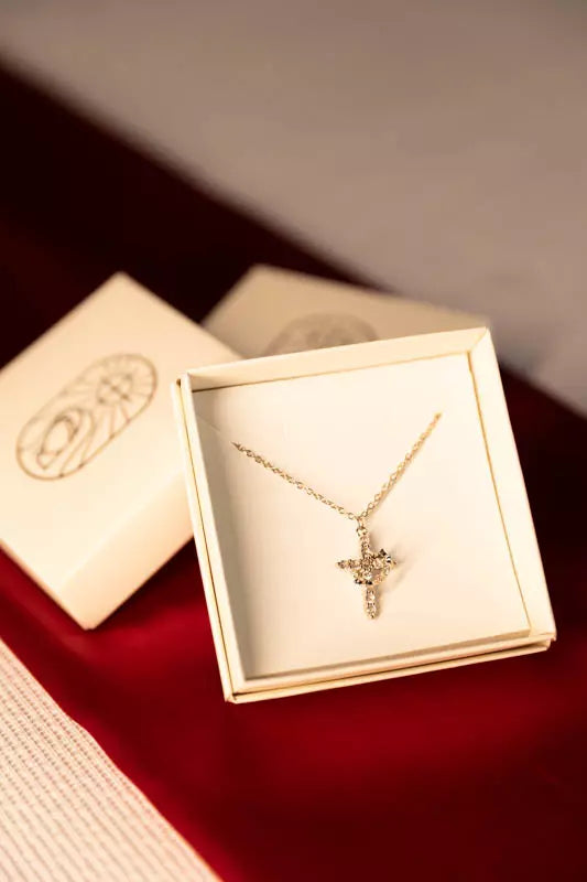 Colar Cruz e Coroa de Cristo – Zircônia Premium & Ouro 14K