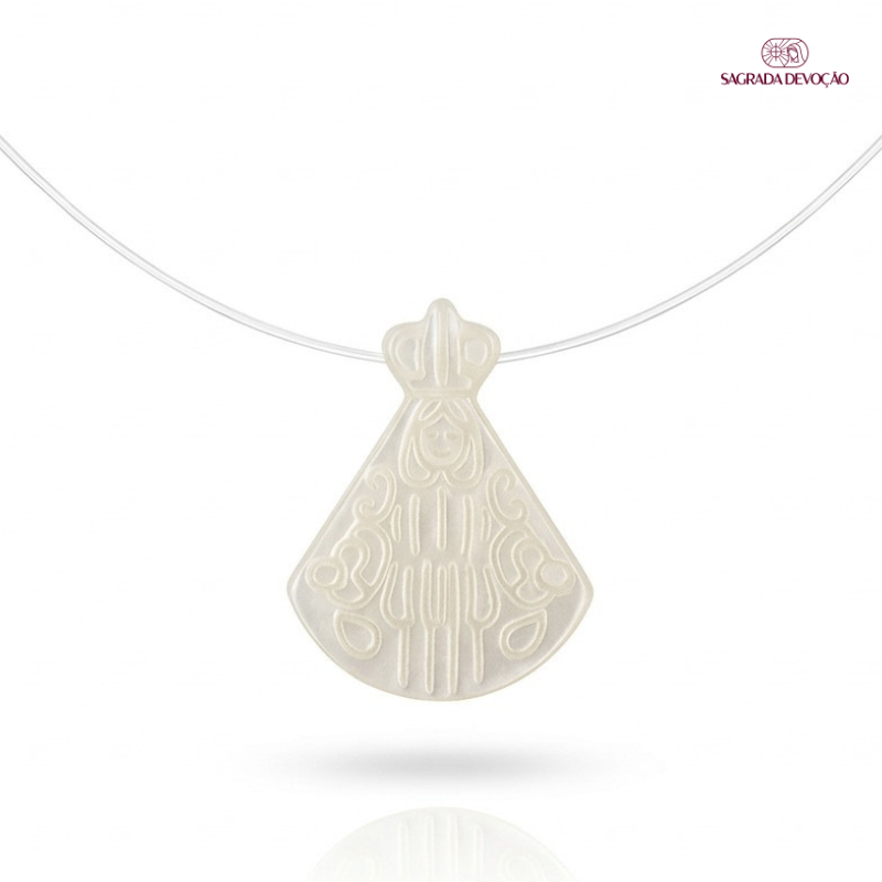 Colar Nossa Senhora Aparecida de Madrepérola no fio de nylon