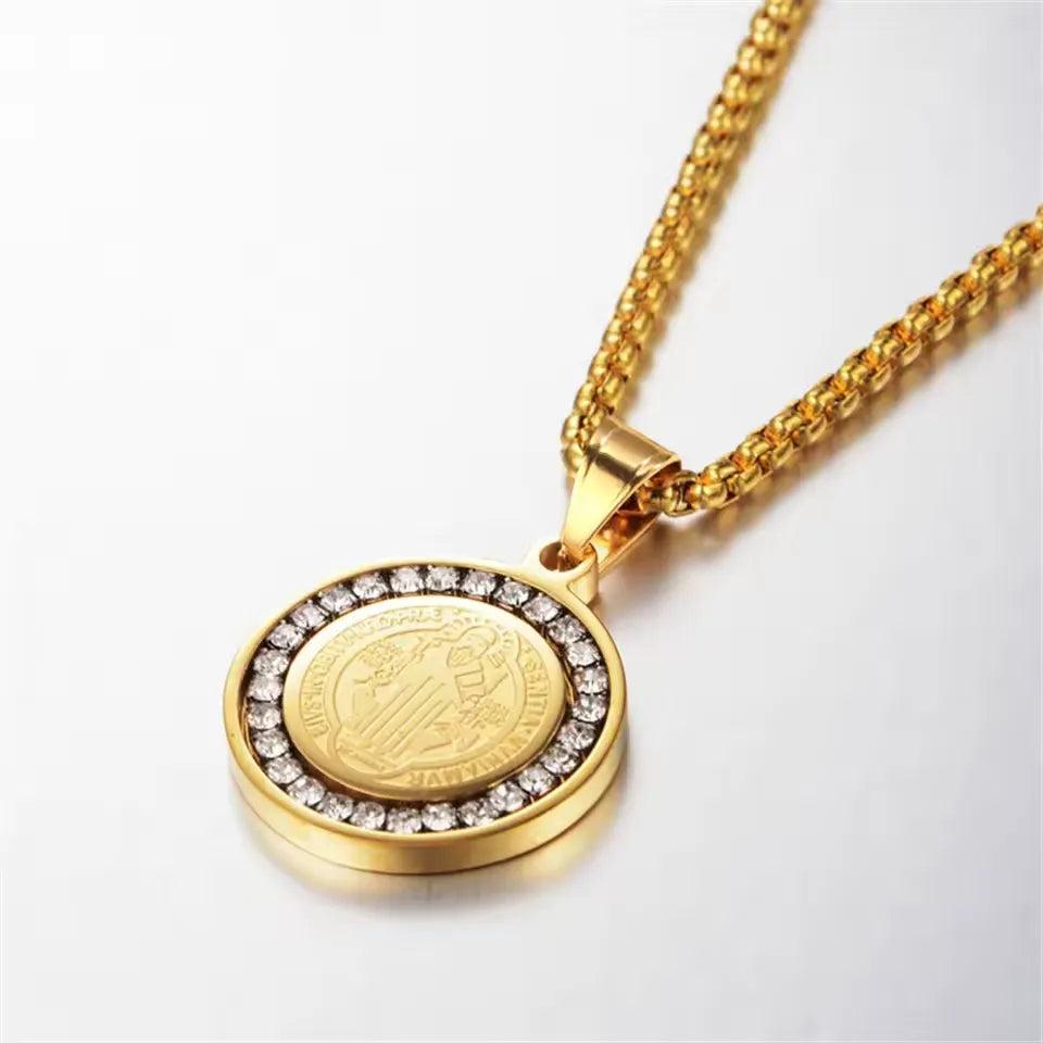 Colar São Bento com Zircônias – Medalha Religiosa com Pedras Brilhantes Masculino e Feminino
