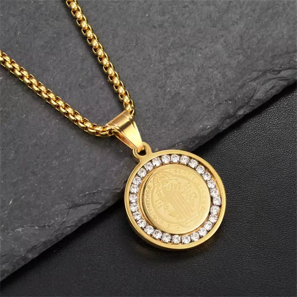Colar São Bento com Zircônias – Medalha Religiosa com Pedras Brilhantes Masculino e Feminino