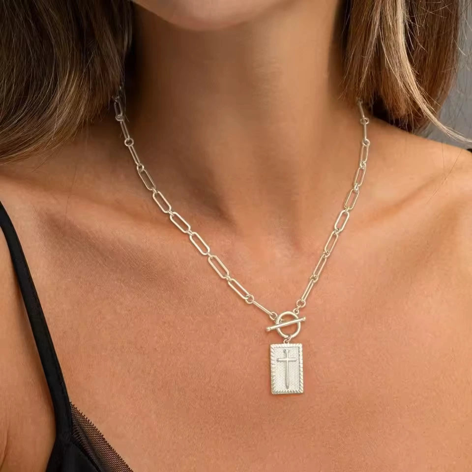 Colar Medalha de Cruz Cristã – Símbolo de Fé e Salvação Masculino e Feminino