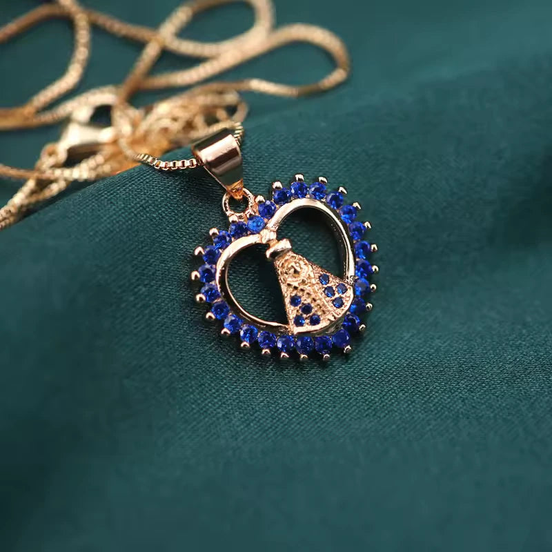 Colar Nossa Senhora Aparecida com Coração e Zircônias Azuis Ouro 14k – Pingente Religioso Feminino Premium