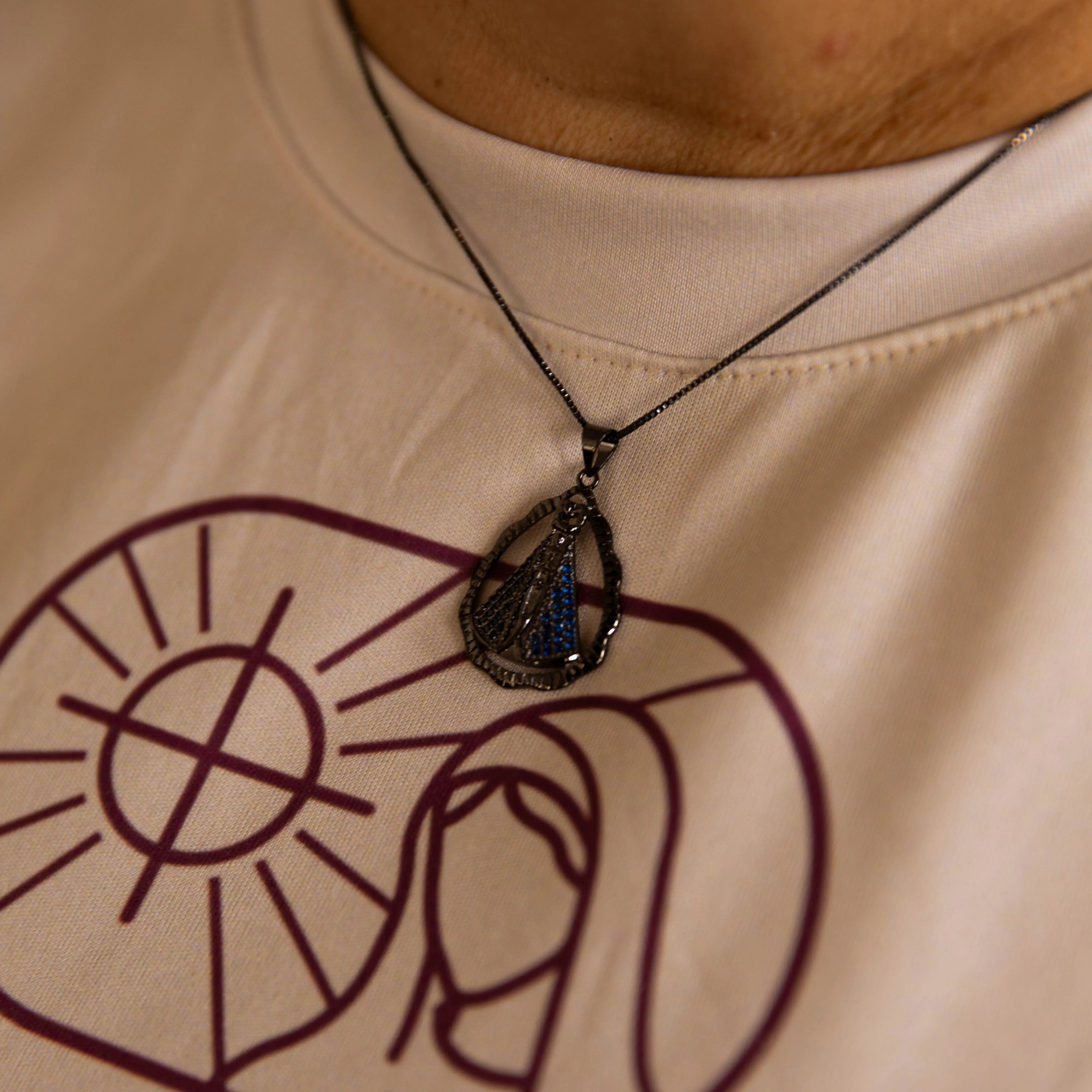 Colar Nossa Senhora Aparecida Black com Zircônias Azuis – Colar Religioso Feminino Premium