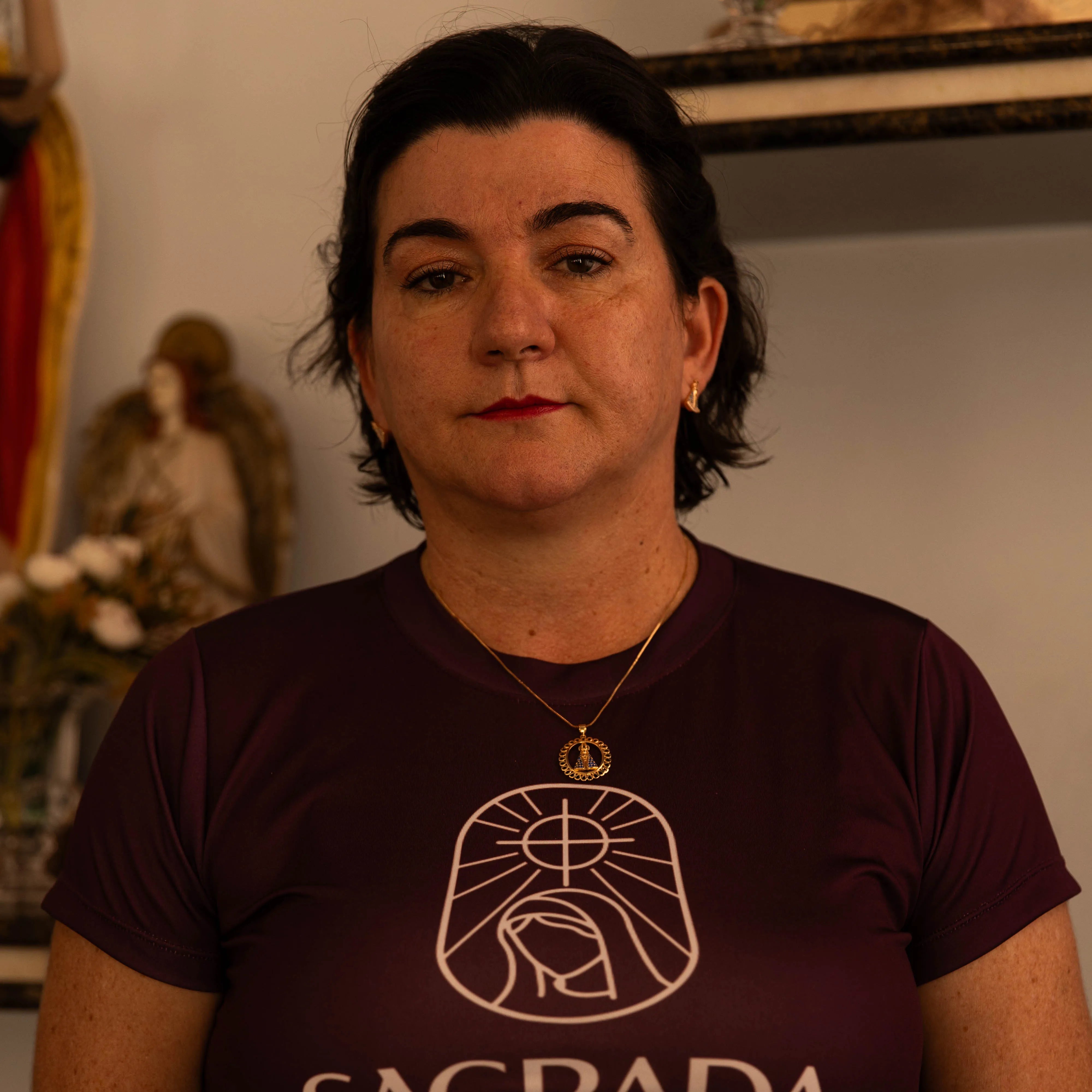 Colar Nossa Senhora Aparecida Oval com Zircônias Azuis Ouro 14k – Colar Religioso Feminino Delicado