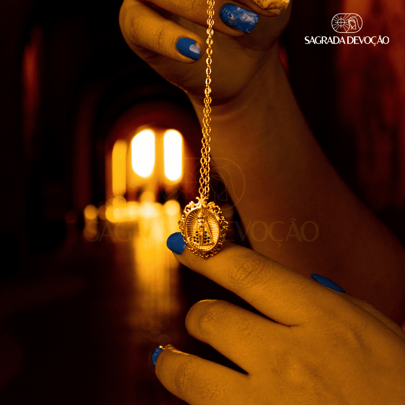 Colar Retrato de Nossa Senhora Aparecida em Ouro 14k