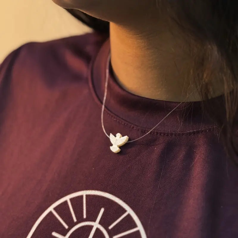 Colar Espírito Santo de Madrepérola no fio de nylon