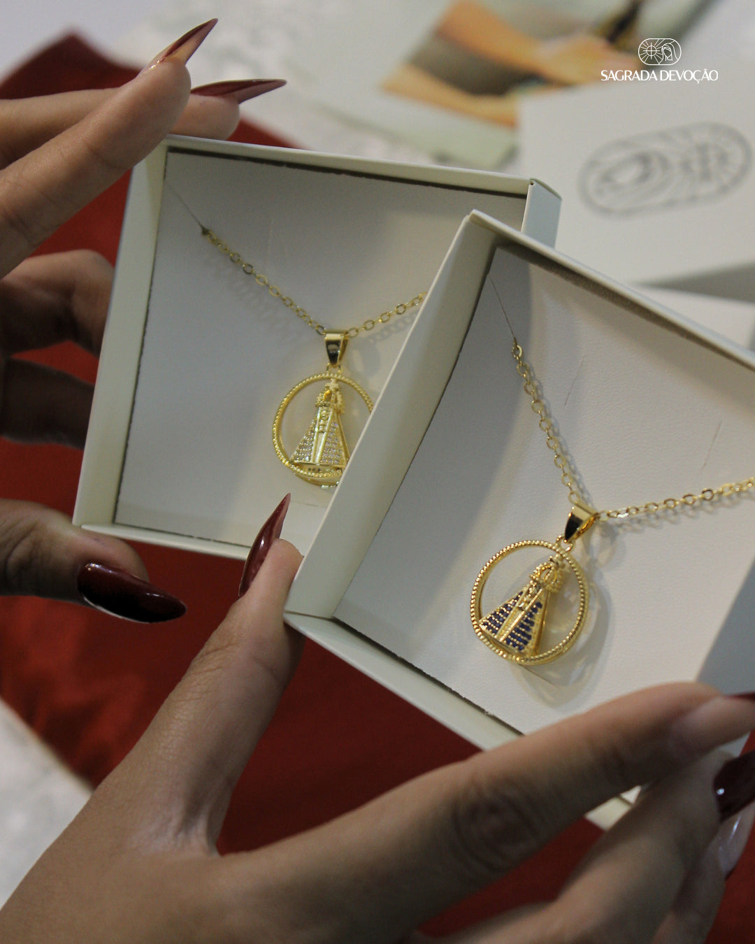 [COMPRE 1 LEVE 2] Colar Aura Nossa Senhora Aparecida Dupla Face | Zircônia Premium Ouro 14K