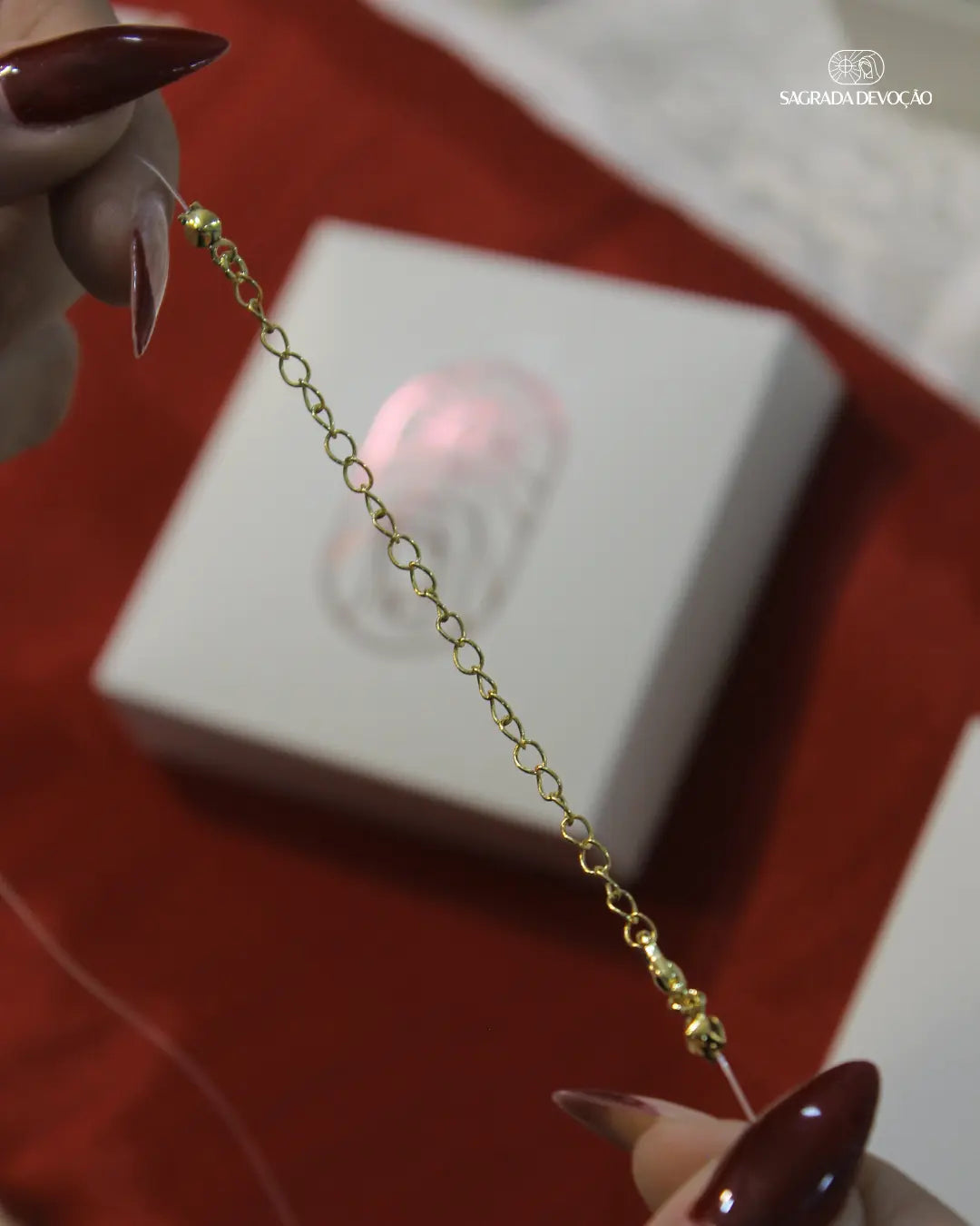 Colar Espírito Santo de Madrepérola no fio de nylon