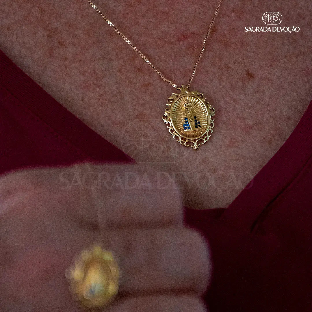 Colar de Nossa Senhora Aparecida em Ouro 14k | Devoção e Proteção (Últimas Unidades)