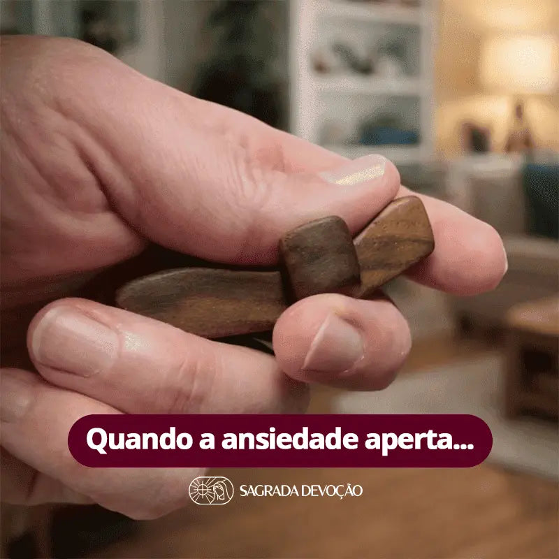 Cruz de Madeira para Oração e Paz Interior – Cruz de Bolso Religiosa para Momentos de Ansiedade